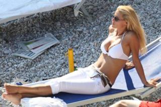 Michelle Hunziker feet photo thumbnail