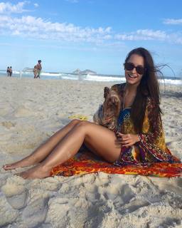Carla Diaz feet photo thumbnail