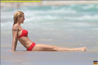 Michelle Hunziker feet photo thumbnail