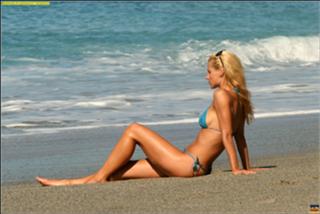 Michelle Hunziker feet photo thumbnail