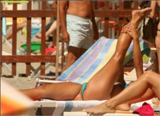 Michelle Hunziker feet photo thumbnail