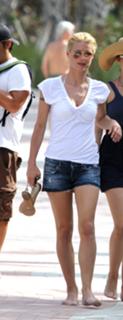 Michelle Hunziker feet photo thumbnail