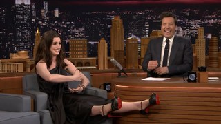 Anne Hathaway feet photo thumbnail