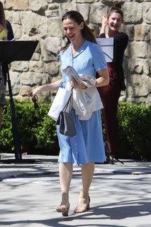 Jennifer Garner feet photo thumbnail
