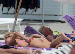 Michelle Hunziker feet photo thumbnail