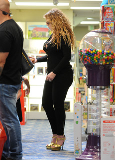 Mariah Carey feet photo thumbnail