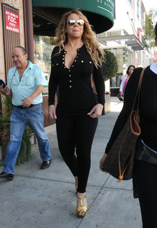 Mariah Carey feet photo thumbnail