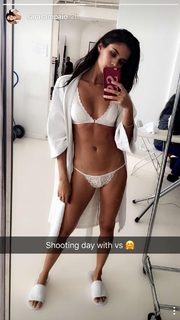 Sara Sampaio feet photo thumbnail