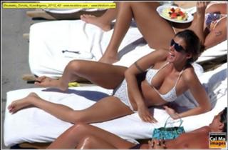 Elisabetta Canalis feet photo thumbnail