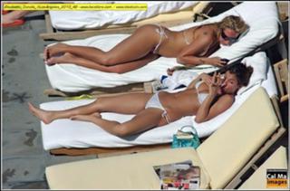 Elisabetta Canalis feet photo thumbnail