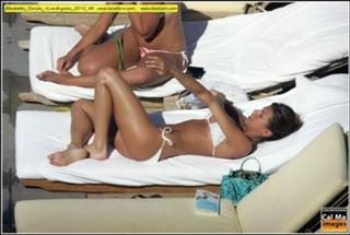 Elisabetta Canalis feet photo thumbnail