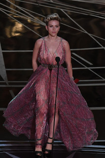 Scarlett Johansson feet photo thumbnail