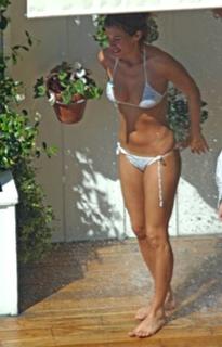 Elisabetta Canalis feet photo thumbnail