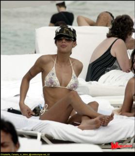 Elisabetta Canalis feet photo thumbnail