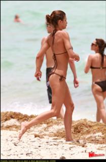 Elisabetta Canalis feet photo thumbnail