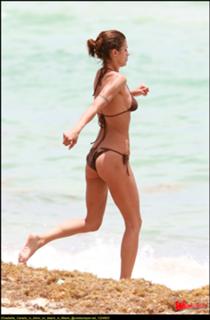 Elisabetta Canalis feet photo thumbnail