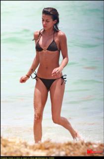 Elisabetta Canalis feet photo thumbnail