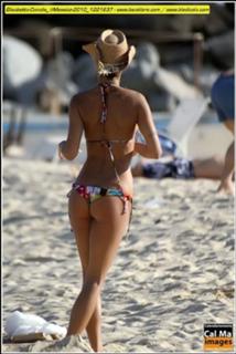 Elisabetta Canalis feet photo thumbnail
