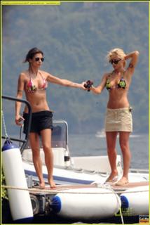 Elisabetta Canalis feet photo thumbnail