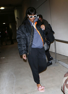 Rihanna feet photo thumbnail