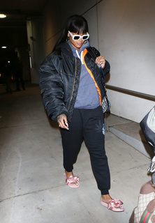 Rihanna feet photo thumbnail
