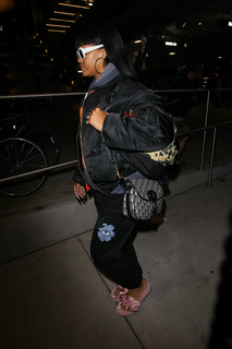 Rihanna feet photo thumbnail