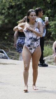 Eva Longoria feet photo thumbnail