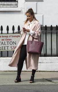 Jacqueline Jossa feet photo thumbnail