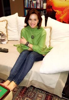Lisa Robertson feet photo thumbnail