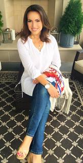 Lisa Robertson feet photo thumbnail