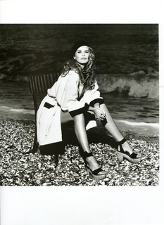 Claudia Schiffer feet photo thumbnail