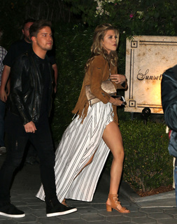 AnnaLynne McCord feet photo thumbnail