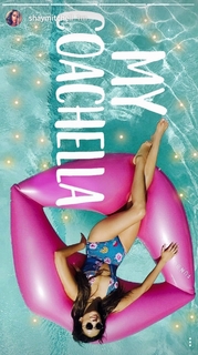 Shay Mitchell feet photo thumbnail