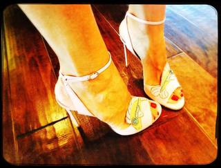 Katie Holmes feet photo thumbnail