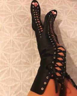 Rocsi Diaz feet photo thumbnail
