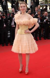 Léa Seydoux feet photo 1