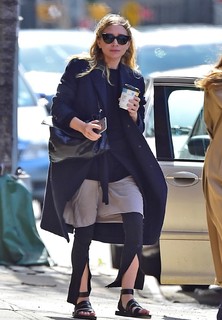 Ashley Olsen feet photo thumbnail