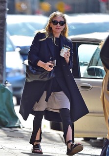 Ashley Olsen feet photo thumbnail