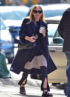 Ashley Olsen feet photo thumbnail