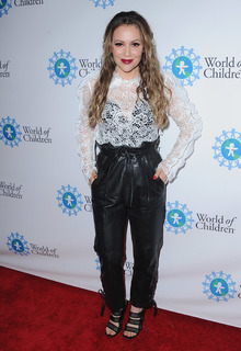 Alyssa Milano feet photo thumbnail