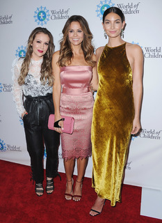 Alyssa Milano feet photo thumbnail