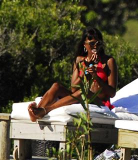 Naomi Campbell feet photo thumbnail