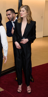 Rosamund Pike feet photo thumbnail