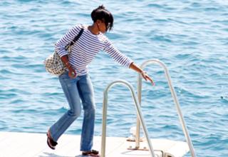 Naomi Campbell feet photo thumbnail