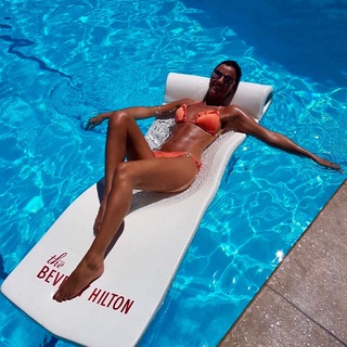 Lucy Mecklenburgh feet photo thumbnail