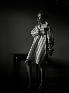Rosamund Pike feet photo thumbnail