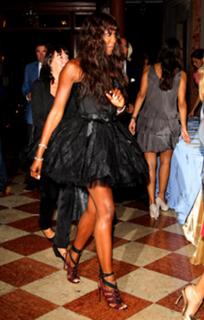 Naomi Campbell feet photo thumbnail