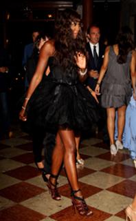 Naomi Campbell feet photo thumbnail