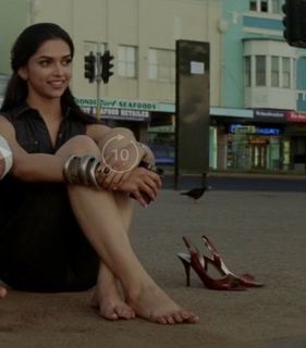 Deepika Padukone feet photo thumbnail