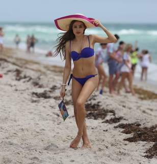 Xenia Tchoumitcheva feet photo thumbnail